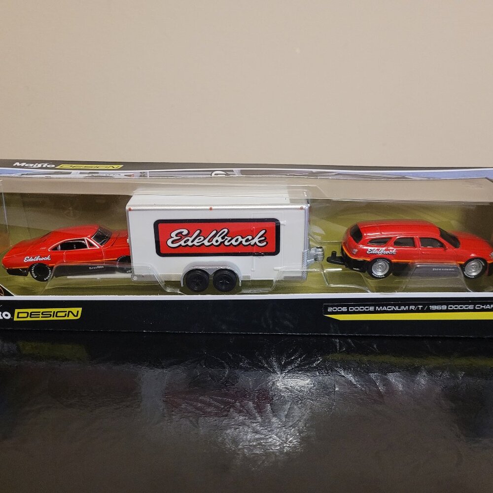 Maisto Design Team Haulers 2021: 2008 Dodge Magnum R/T / 1969 Dodge Charger R/T